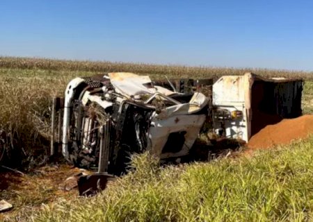 Motorista que morreu ap&oacute;s tombamento de carreta tinha 40 anos