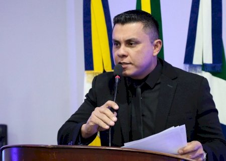 Dalton pede semáforo no cruzamento das ruas Weimar Torres com Eulália Pires