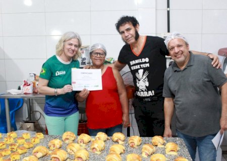 Curso de panificação e salgados forma novas empreendedoras no Coophavila II