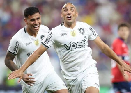 Botafogo domina Fortaleza e vence por 5 a 0 no Castel&atilde;o