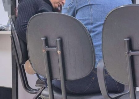 Jovem de 18 anos morre ap&oacute;s ser encontrado ferido em avenida