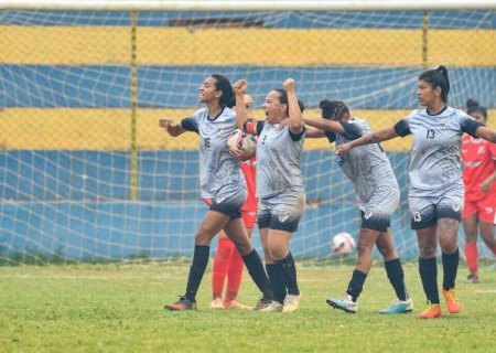Atraso em repasses adia estreia do estadual feminino de futebol