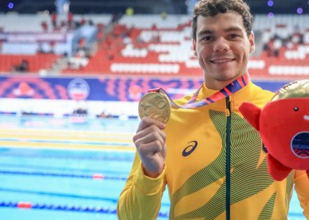 Gabriel Bandeira bate recorde no Mundial de natação de Singapura