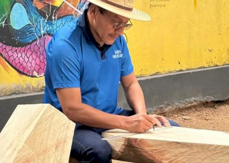 Artesão e violeiro mantêm viva tradição da viola de cocho no Pantanal