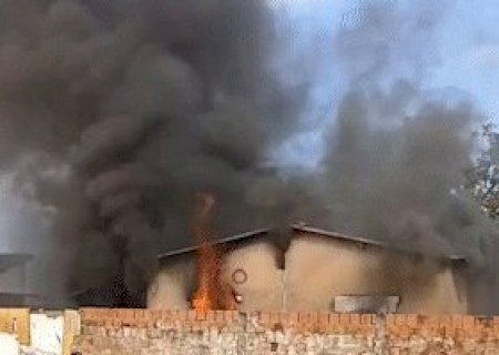 Casa onde jovem foi v&iacute;tima de feminic&iacute;dio &eacute; destru&iacute;da por inc&ecirc;ndio