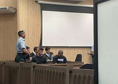 R&eacute;us admitem agress&otilde;es contra vizinho esquizofr&ecirc;nico e negam inten&ccedil;&atilde;o de matar