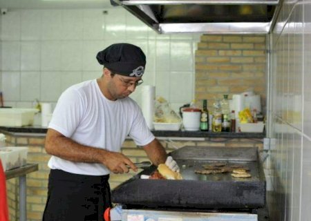 Chapeiro e entregador est&atilde;o entre as vagas de trabalho abertas nesta 6&ordf;