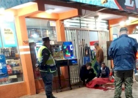 Homem &eacute; assassinado a tiros em frente &agrave; conveni&ecirc;ncia