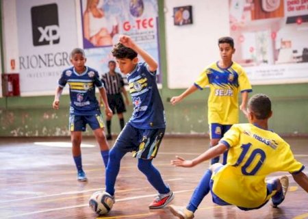 Copa Pelezinho soma 50 gols e duas goleadas neste s&aacute;bado