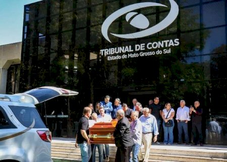 Familiares e amigos se despedem de C&iacute;cero de Souza, conselheiro do TCE