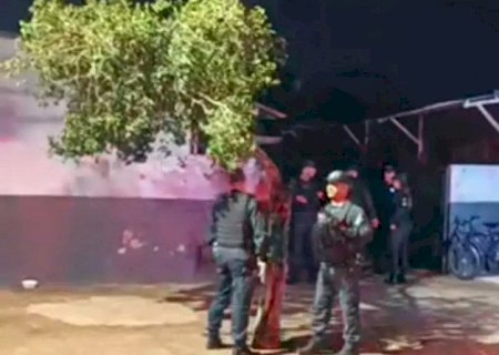 Homem é executado em frente a quitinetes no Jardim Água Boa