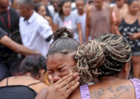 Ativistas denunciam "massacre" em ação policial no Rio