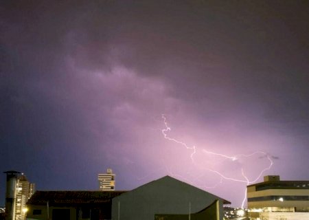 Quase 23 mil raios atingem Mato Grosso do Sul em um &uacute;nico dia