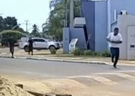 Acusado de tentativa de feminic&iacute;dio tenta fugir algemado ap&oacute;s audi&ecirc;ncia em Coxim