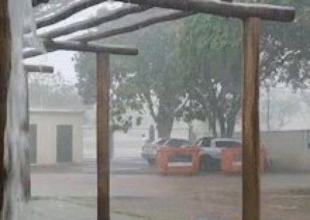 Sob alerta de tempestade, chuva volta a aparecer na Capital