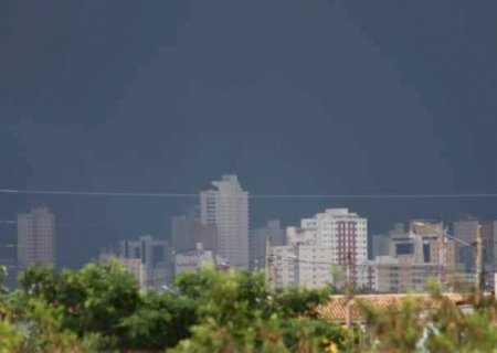 Chuva e vento marcam a segunda-feira em MS, segundo meteorologista