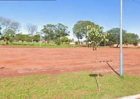 Homem armado com pistola de carregador prolongado atira 16 vezes contra jovem