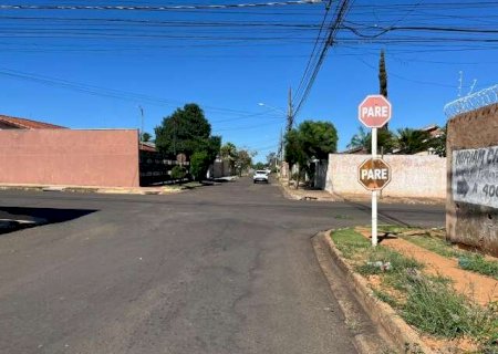 "Sinaliza&ccedil;&atilde;o prec&aacute;ria", dizem moradores ap&oacute;s morte de motoentregador