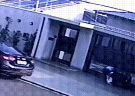 Pol&iacute;cia procura por trio que invadiu e furtou casa no Vilas Boas