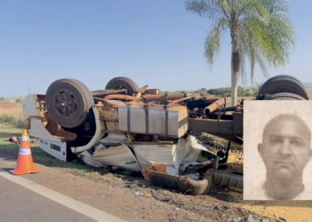 Motorista de Dourados morre após caminhão tombar na BR-163