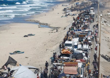 Israel continua ofensiva em Gaza e alerta civis para não regressarem