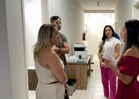 Lia Nogueira visita Delegacia da Mulher e destaca impacto do atendimento 24h em Dourados