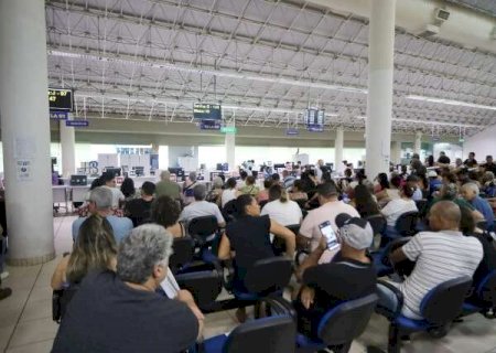 Medo de golpes leva contribuintes a enfrentar longas filas para aderir ao Refis