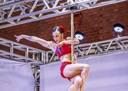 Pole dance virou esporte, mas preconceito ainda fala mais alto