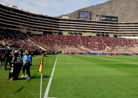Ônibus atrasa e final da Libertadores começará às 18h15 (de Brasília)