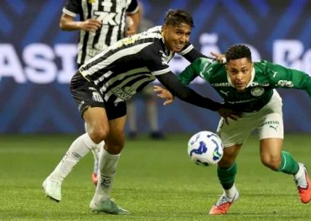 Nos minutos finais, Santos supera Palmeiras e est&aacute; fora da zona de rebaixamento