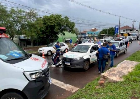Atropelamento entre motociclista e pedestre deixa tr&acirc;nsito lento na Gunter Hans