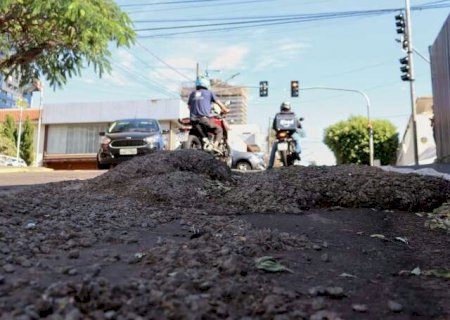 Montes de concreto no asfalto criam &ldquo;armadilhas&rdquo; para motoristas na Capital