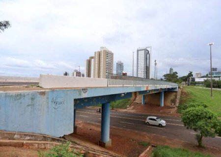 Trecho sem grade no viaduto da Av. Afonso Pena gera alerta e pedido de refor&ccedil;o