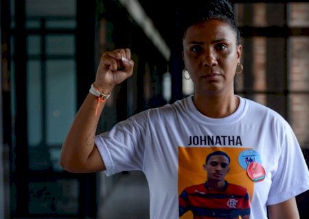 Prêmio internacional reconhece mãe de jovem morto pela polícia do Rio