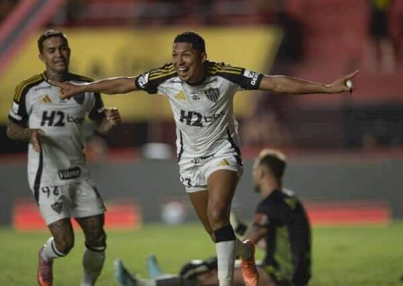 Com dois gols de Rony, Atl&eacute;tico-MG derrota Sport e respira no Brasileir&atilde;o