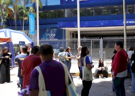 Estudantes chegam cedo para o Enem e relatam superação e confiança