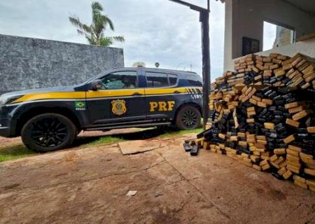 PRF apreende carreta com 1,6 tonelada de maconha escondida em tambores na BR-163