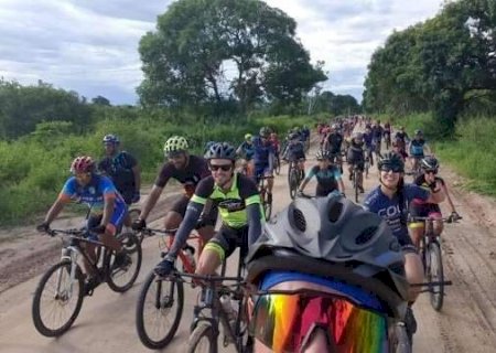 Aventura de bike por 120 km na Estrada Parque do Pantanal