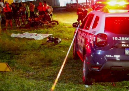 Motociclista &eacute; assassinada a tiros ap&oacute;s ser derrubada por carro na BR-262