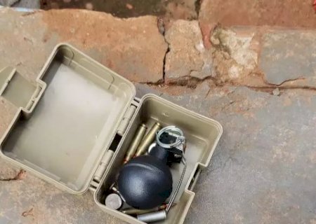 Opera&ccedil;&atilde;o apreende granada e 400 quilos de maconha na fronteira