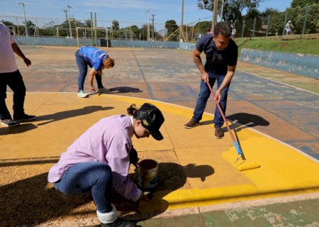 Prefeitura renova pintura das quadras poliesportivas do Parque Antenor Martins