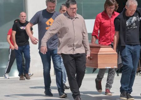 Familiares, amigos e políticos se despedem de Paulo Frateschi na Alesp
