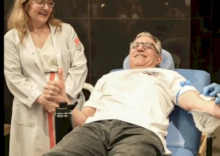 Padilha doa sangue e marca início da vacinação contra vírus sincicial