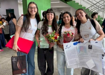 Pais organizam homenagem coletiva para formandos do IFMS