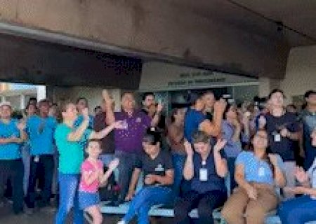 Trabalhadores voltam a protestar na Santa Casa e PM &eacute; chamada para conter &acirc;nimos
