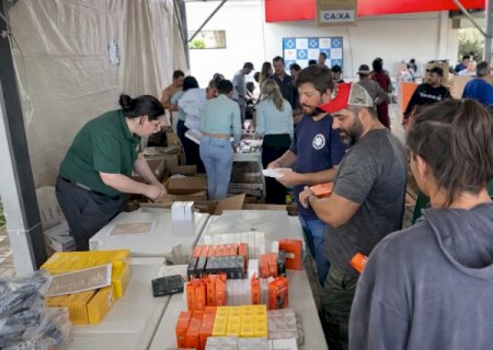 Hospital do C&acirc;ncer realiza bazar com 20 mil itens doados pela Receita Federal