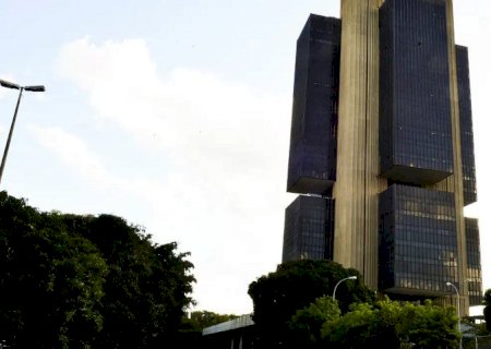 Juros do crédito pessoal e cartão rotativo avançam para as famílias