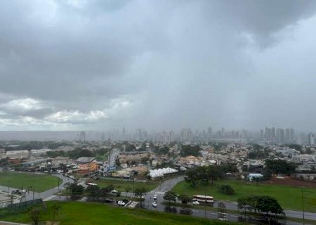 Chuva se espalha por Campo Grande e interior tem alerta