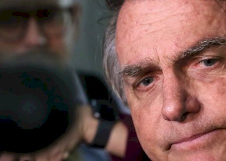 Bolsonaro é submetido à cirurgia para tratamento de hérnia bilateral
