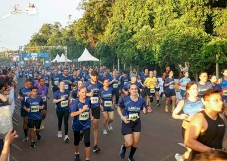 Corrida solid&aacute;ria arrecada quase 150 pares de t&ecirc;nis para projeto social em MS